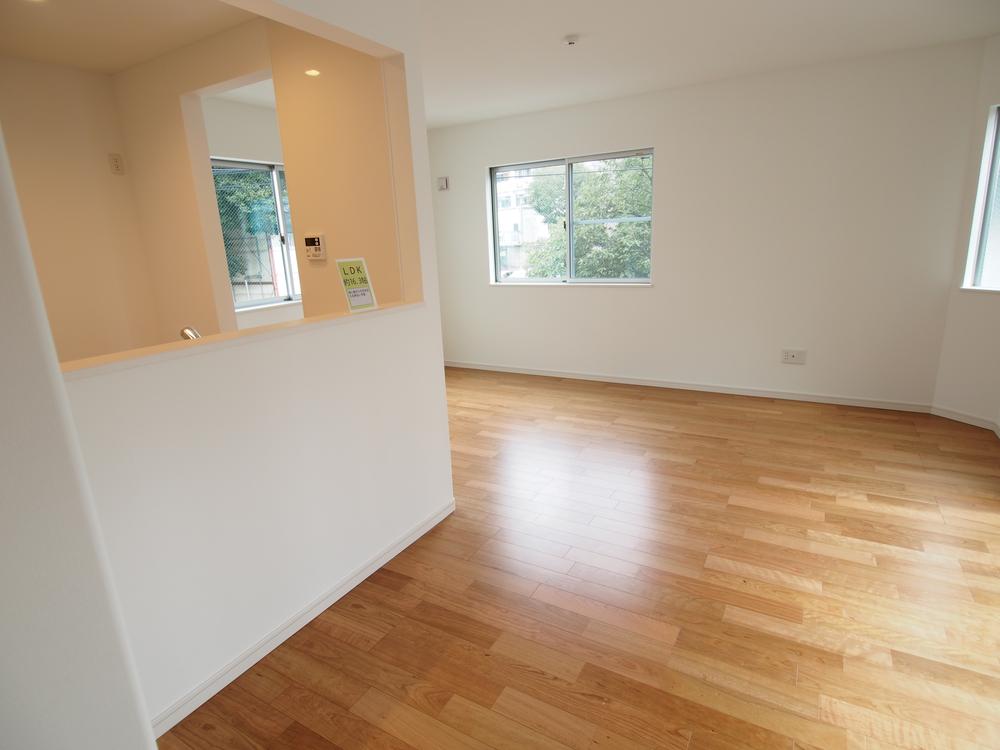 Same specifications photos (living). Same specifications