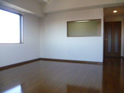 Living and room. Living Pledge 10.13 (same floor plan other Room No. reference photograph)