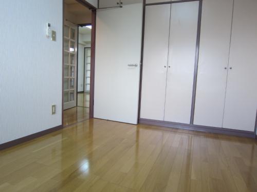 Other Equipment. With storage Western-style flooring