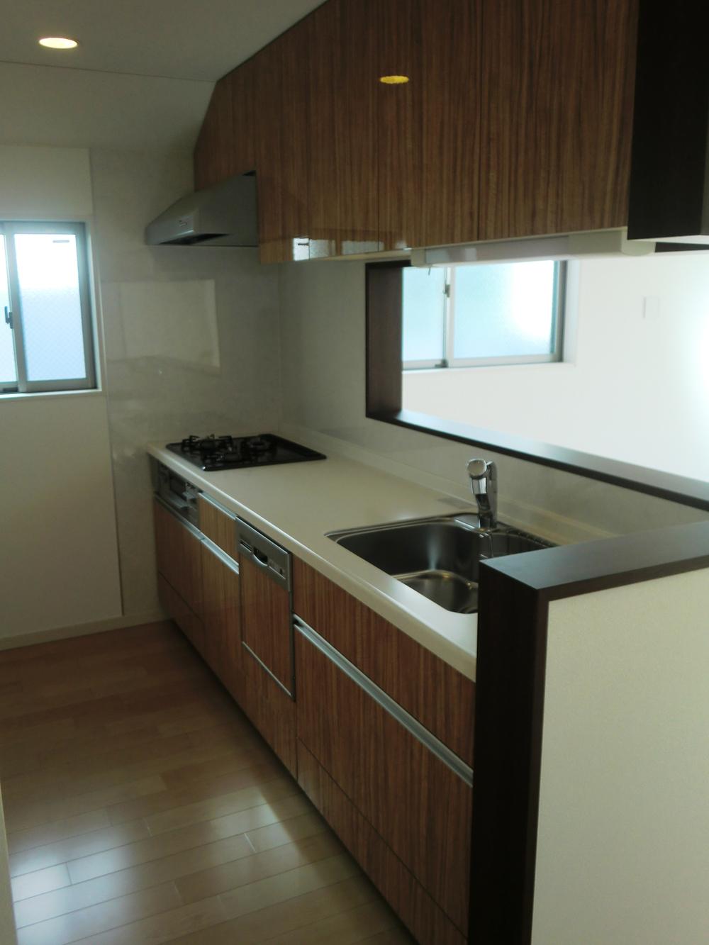 Kitchen. Indoor (11 May 2013) Shooting