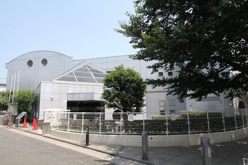 library. 750m to Nerima Minamiōizumi Library