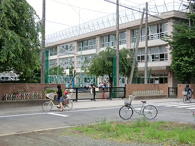 Primary school. 598m to Nerima Shakujiidai Elementary School