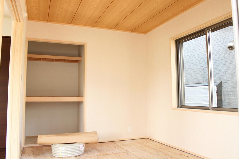 Non-living room. Seller construction cases. Interior color scheme was also stocks a large number of variations.