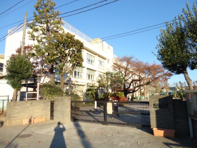 Primary school. Ward Kitamachi until elementary school 570m
