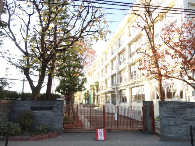 Junior high school. Municipal Kitamachi until junior high school 180m