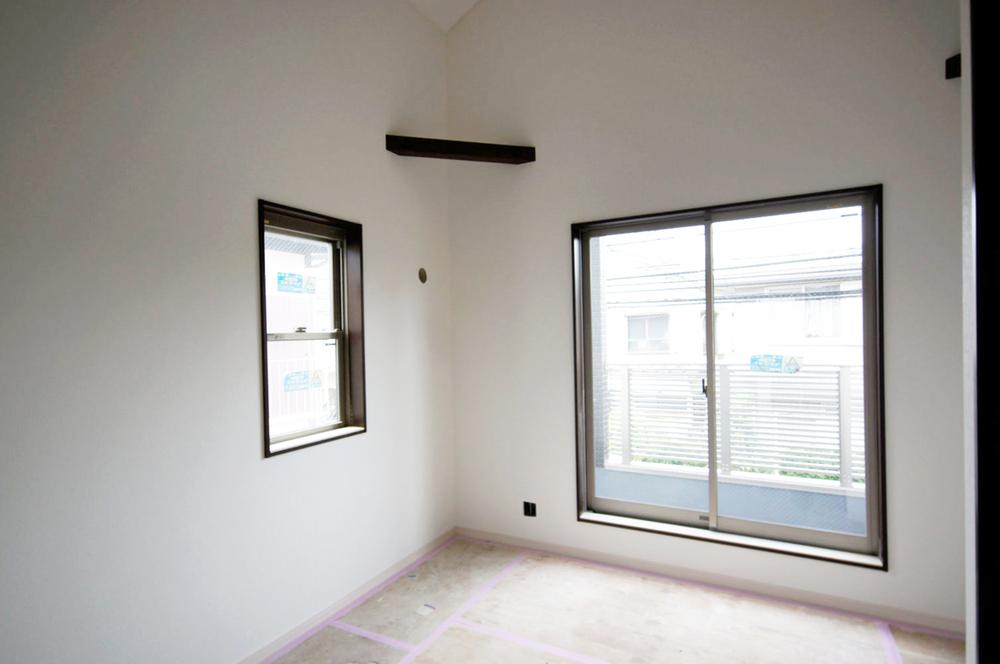 Non-living room. There is a balcony on the north and south both sides, Consists of a washing machine in the conductors of the same floor.