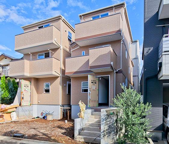 Local photos, including front road. Local (10 May 2013) Shooting