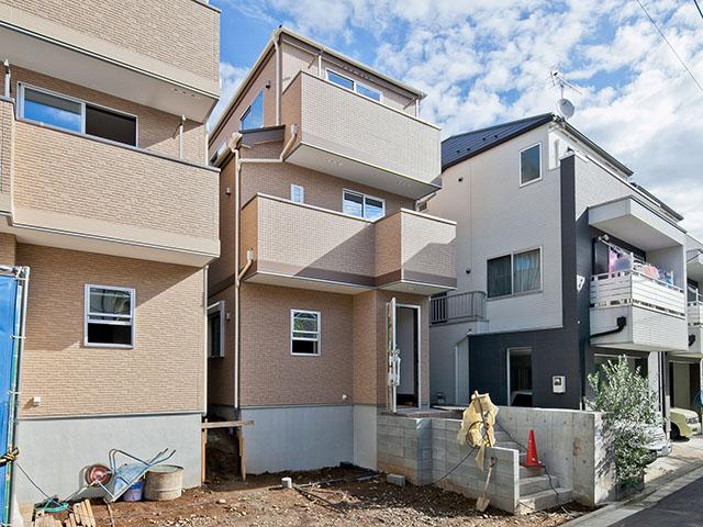 Local appearance photo. Local (10 May 2013) Shooting