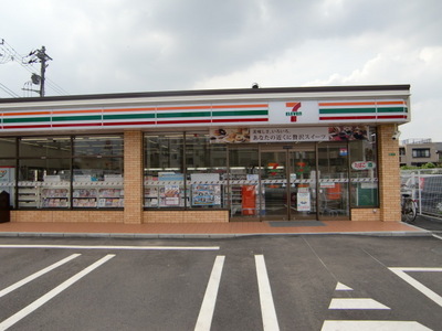 Convenience store. 150m to Seven-Eleven (convenience store)