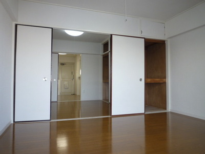 Living and room. Western-style (reference photograph of another in Room)