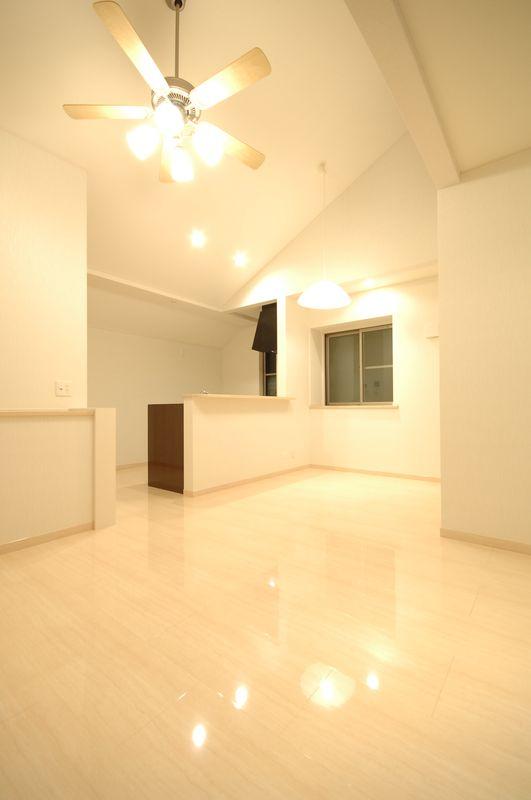 Same specifications photos (living). Oizumi New construction