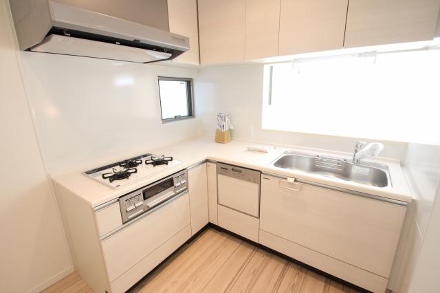 Same specifications photo (kitchen). Kitchen construction cases