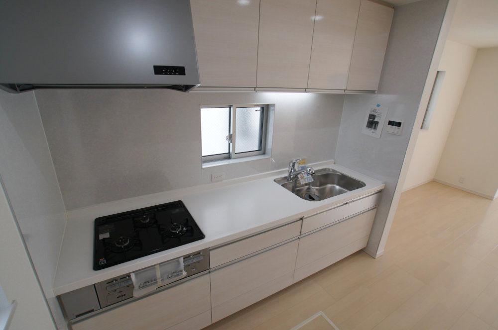 Kitchen. Glad to wife faucet integrated washing machine. It is safe and clean at any time.