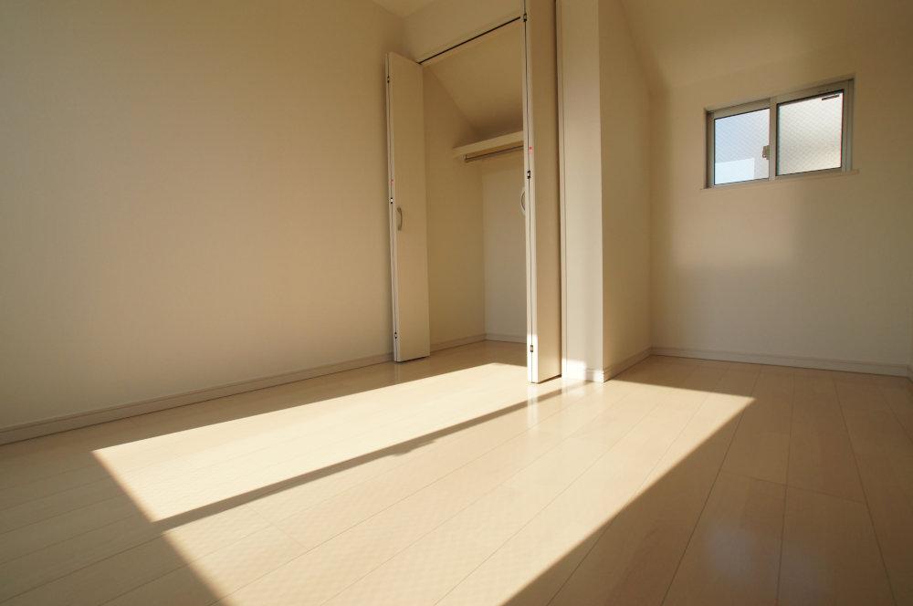 Other introspection. Brightly, Cozy room.