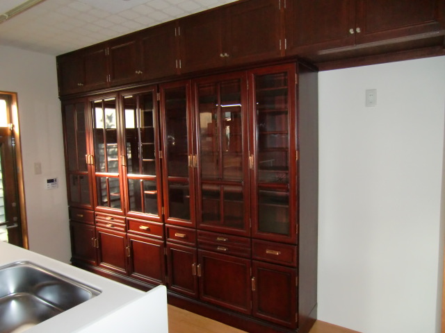 Kitchen. Dish cabinet