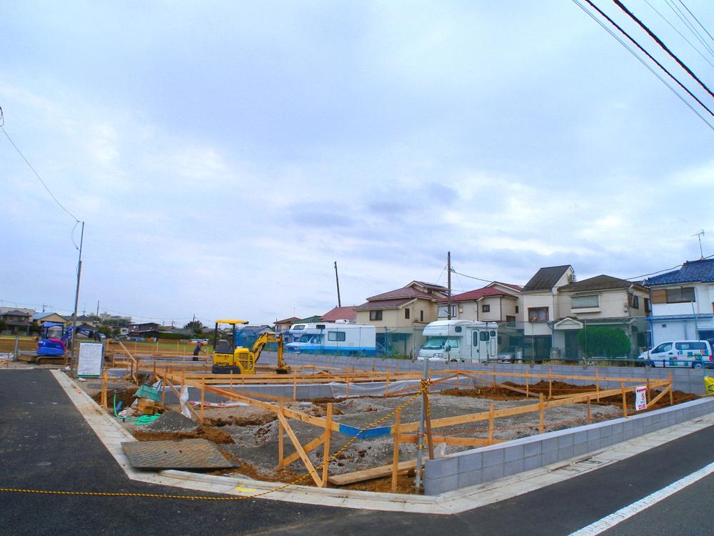 Local photos, including front road. Local (10 May 2013) Shooting