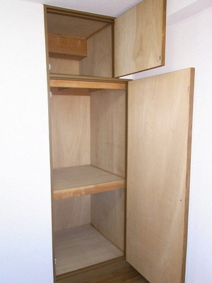 Other Equipment. Western-style 4.1 Pledge storage compartment (reference photograph of another in Room)