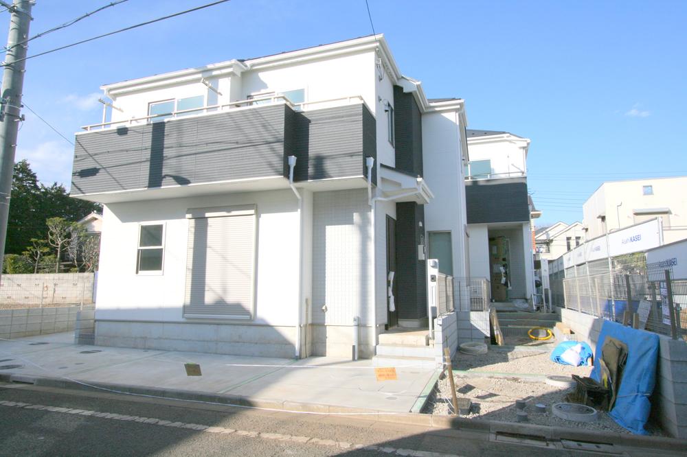 Local appearance photo. Local (12 May 2013) Shooting