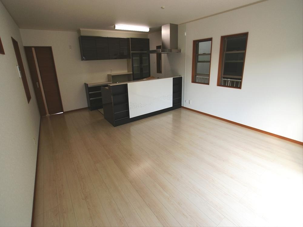 Living. <B Building> Bright living shine of the Interior