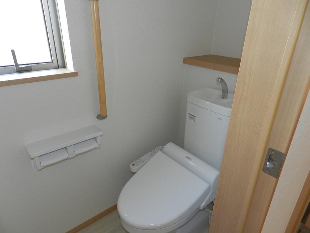 Same specifications photos (Other introspection). Same specifications shower toilet