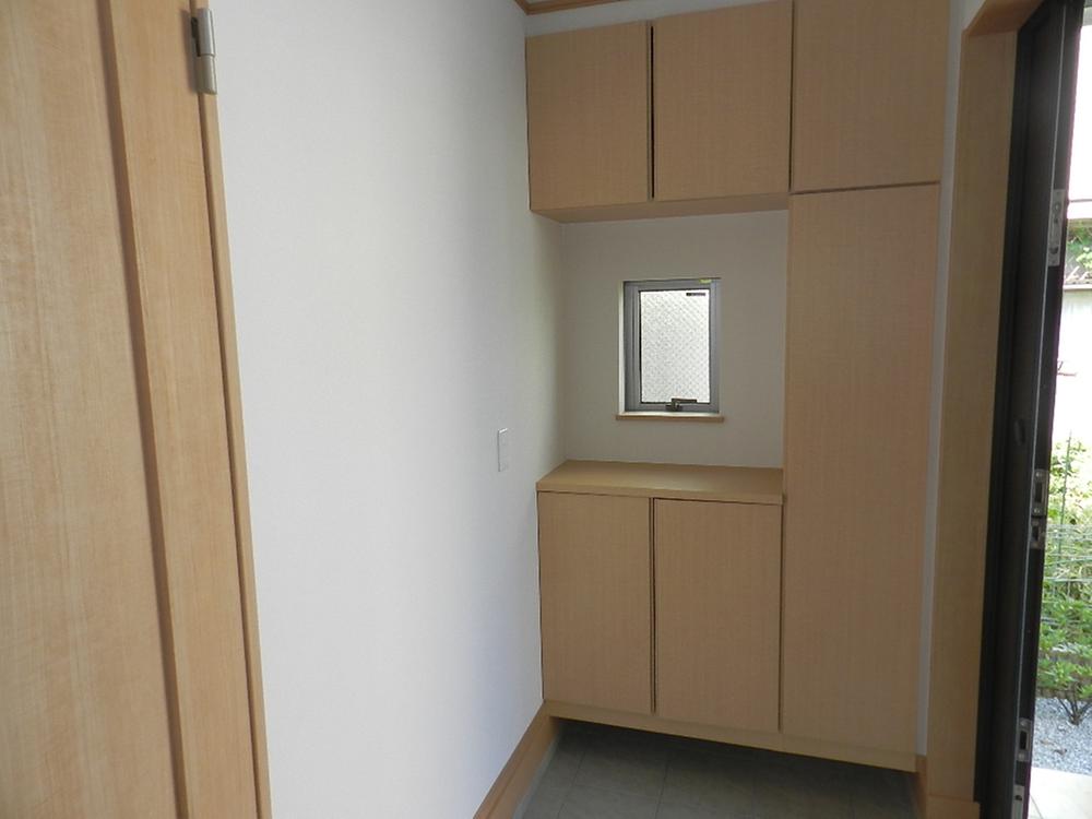 Same specifications photos (Other introspection). Same specifications contained abundant cupboard