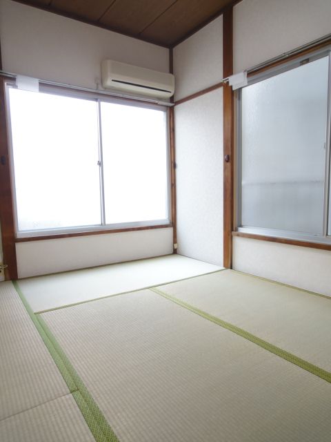 Living and room. 6 Pledge of Japanese-style room. Tatami is the Japan of the heart. Masu calmness.