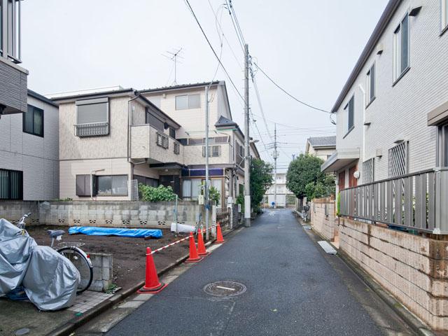 Local photos, including front road. Local (11 May 2013) Shooting