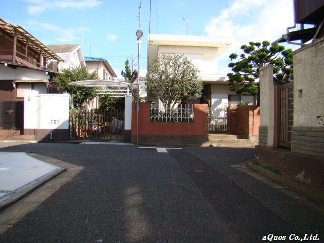 Local photos, including front road. Local (11 May 2013) Shooting