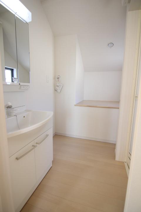 Wash basin, toilet. 1 Building Bathroom Vanity