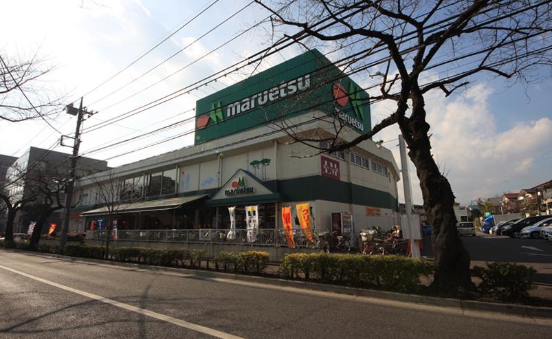 Supermarket. 800m until Maruetsu