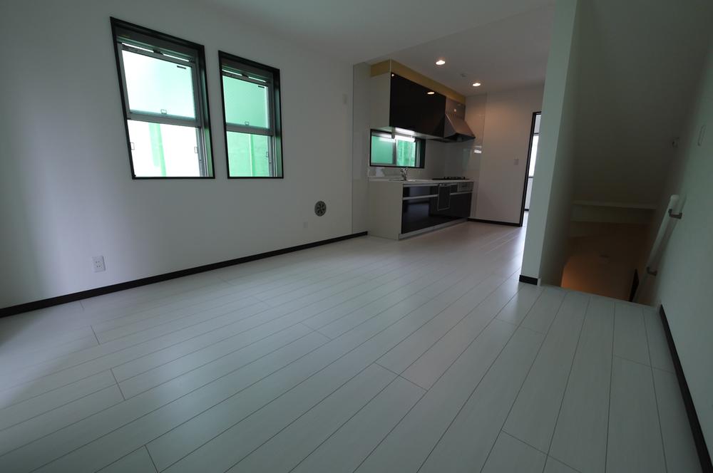 Same specifications photos (Other introspection). Same specifications