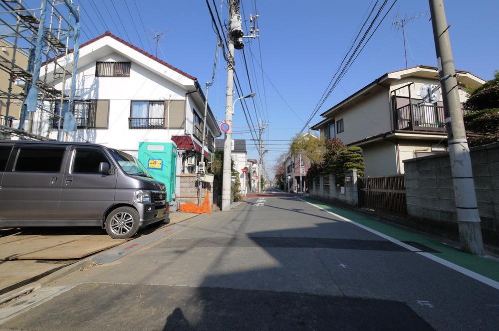 Local photos, including front road. Front road east 5.6M public road and refreshing