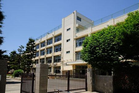 Junior high school. 920m to Nerima Kaishin second junior high school