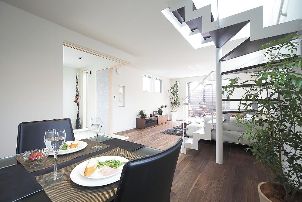 Same specifications photos (living). Same specifications construction cases