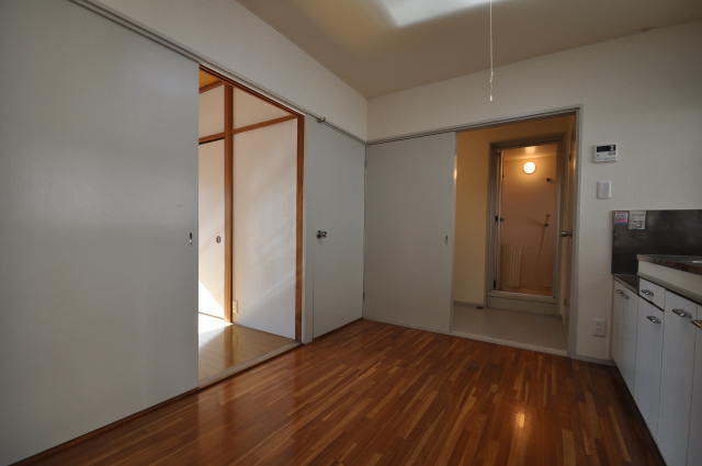 Living and room. Same property ・ It is a photograph of another room