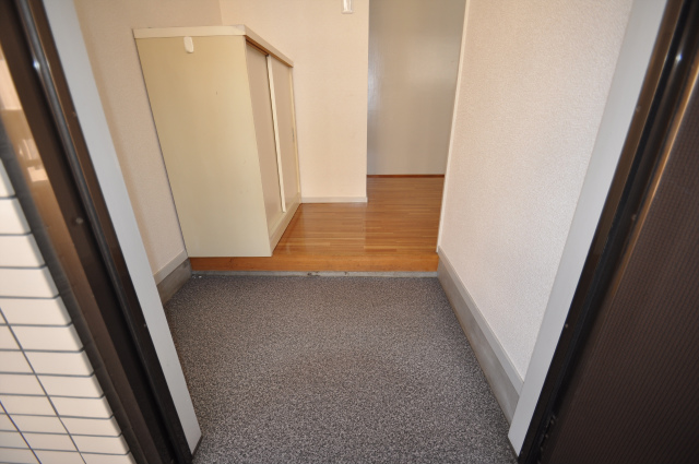 Entrance. Same property ・ It is a photograph of another room