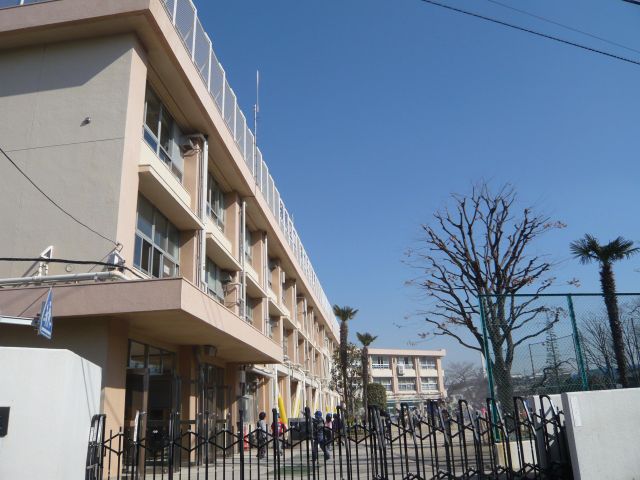 Primary school. Ward Minamigaoka up to elementary school (elementary school) 440m