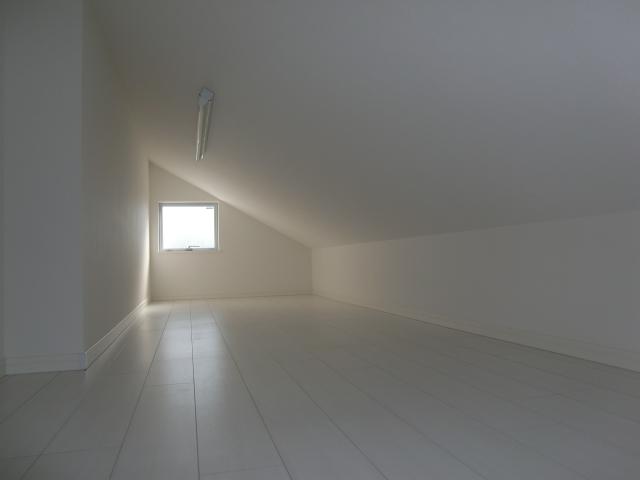 Receipt. Is attic storage to get on the second floor north side Western-style. About six quires and wide. Of course, lighting and comes with. 