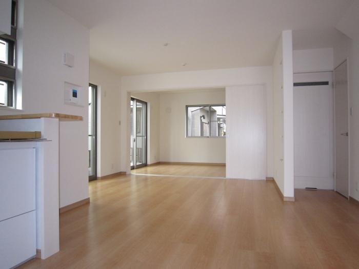 Living. Indoor (12 May 2013) Shooting Shooting time is at around 13, Living room because it has taken the distance between the south side front building, It takes a firm daylight. 