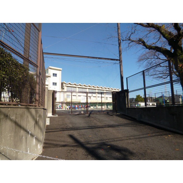 Primary school. 566m to Nerima Oizumi sixth elementary school (elementary school)