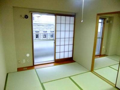 Living and room. Japanese-style room (with sliding door)