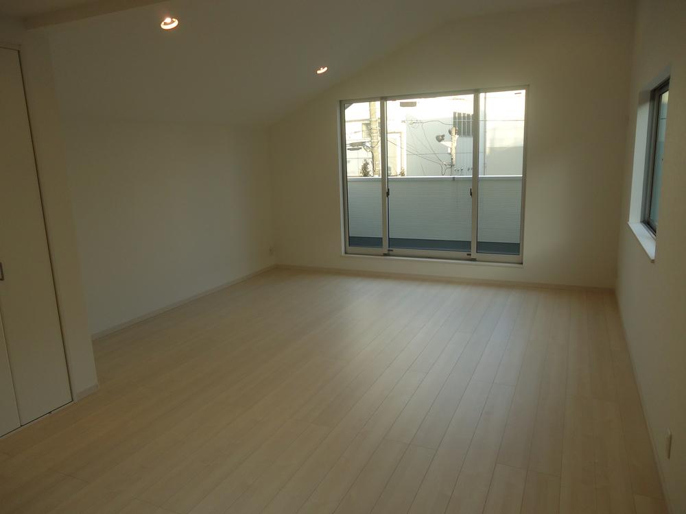 Living. Local (11 May 2013) Shooting