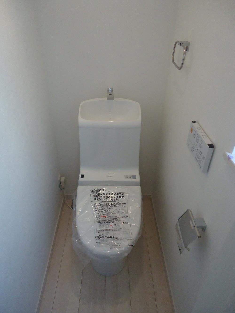 Toilet. Indoor (11 May 2013) Shooting