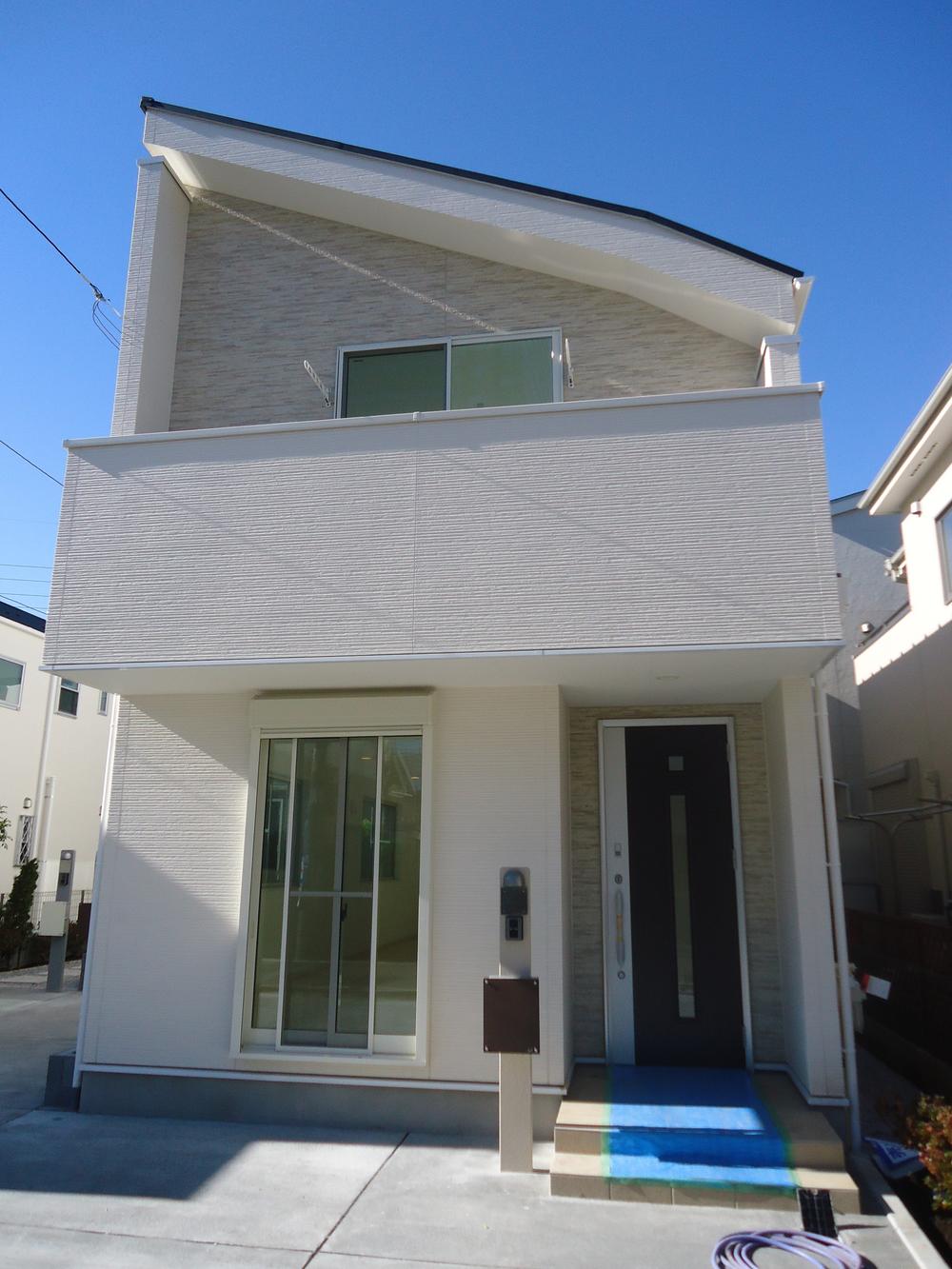 Local appearance photo. D Building