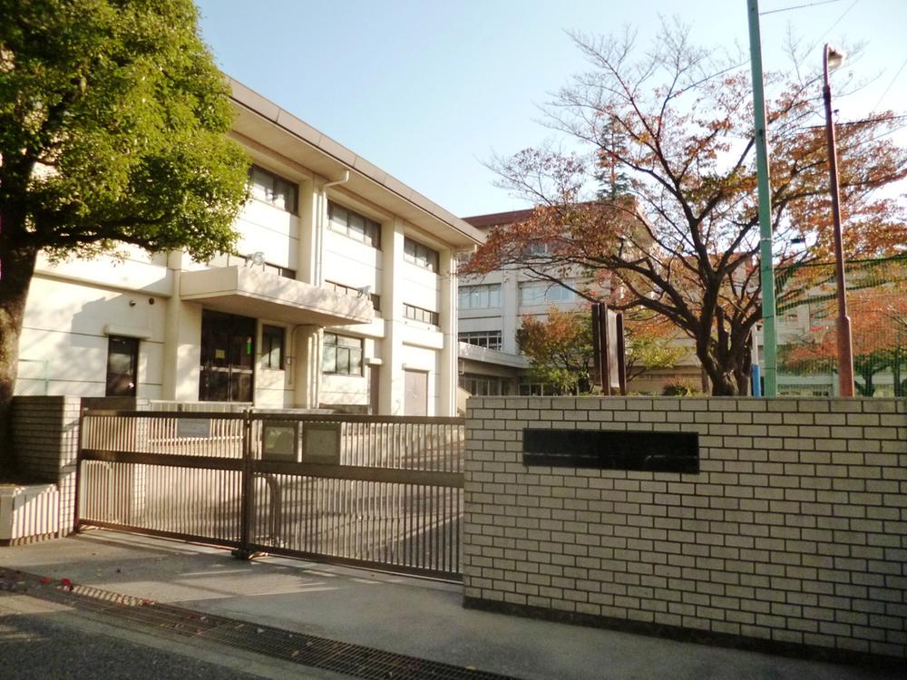 Junior high school. Municipal Hikarigaoka to the third junior high school 160m