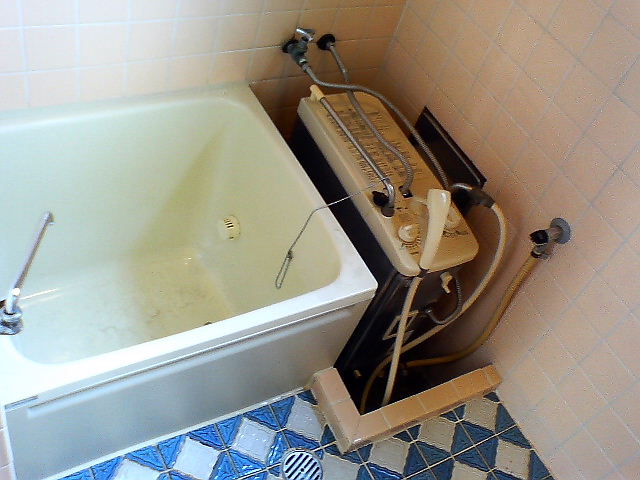 Bath. You can also soak in a warm bath in the balance kettle hot water supply.