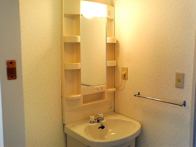 Washroom. Independence is a wash basin equipped because it is convenient.