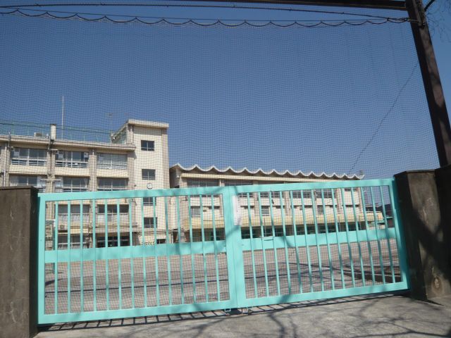 Primary school. Municipal Oizumi second elementary school to (elementary school) 580m