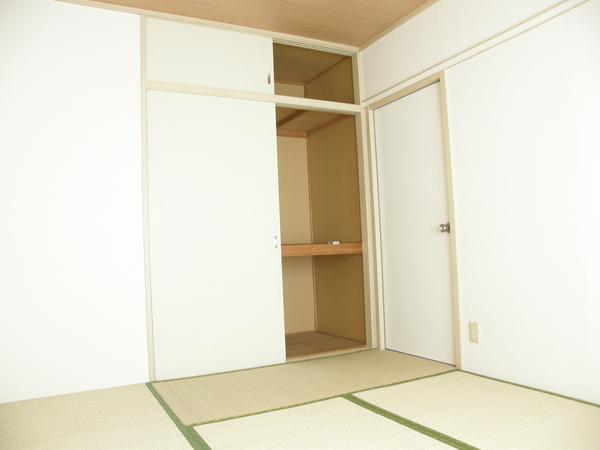 Receipt. Storage of the north Japanese-style room