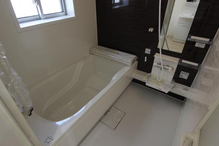 Bathroom. Spacious bathroom in the bathroom provided with a breadth of Building 3 1 pyeong size